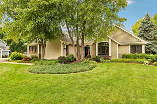 W263N2367 Deer Haven Dr, Pewaukee, WI 53072 - Photo 1
