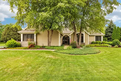 W263N2367  Deer Haven Dr, Pewaukee, WI 53072 - Photo 4