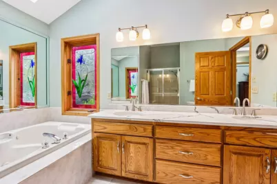 W263N2367  Deer Haven Dr, Pewaukee, WI 53072 - Photo 24