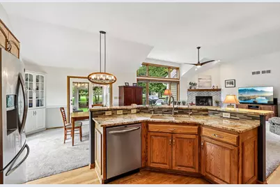 W263N2367  Deer Haven Dr, Pewaukee, WI 53072 - Photo 12