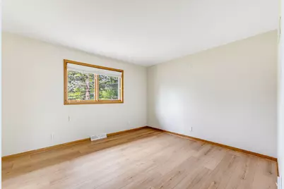 N5471  Loraine Dr, Fredonia, WI 53021 - Photo 32