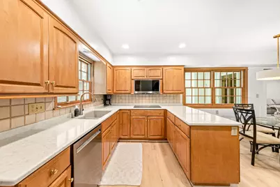 2745 N 117th Pl, Wauwatosa, WI 53222 - Photo 16