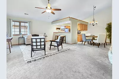 2264  Circle Ridge Rd #D, Delafield, WI 53018 - Photo 2