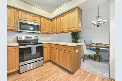 2264  Circle Ridge Rd #D, Delafield, WI 53018 - Photo 8
