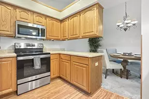 2264 Circle Ridge Rd, Delafield, WI 53018 - Photo 8
