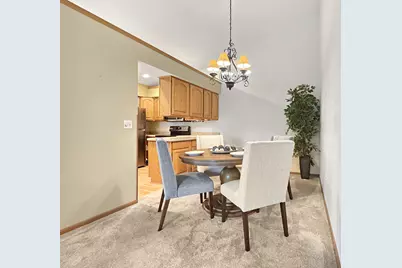 2264  Circle Ridge Rd #D, Delafield, WI 53018 - Photo 6