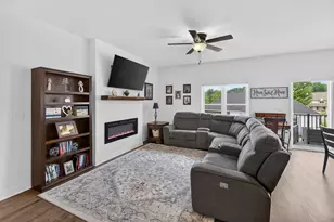 1361 Scenic Pointe Ct, Hartford, WI 53027 - Photo 4