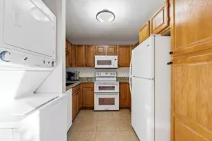 W240N2160 Dorchester Dr, Pewaukee, WI 53072 - Photo 10