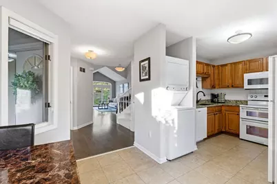 W240N2160  Dorchester Dr #11B, Pewaukee, WI 53072 - Photo 8