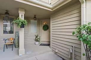 W240N2160 Dorchester Dr, Pewaukee, WI 53072 - Photo 2