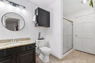 W240N2160 Dorchester Dr, Pewaukee, WI 53072 - Photo 14