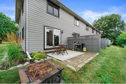 801 S Imperial Dr, Hartland, WI 53029 - Photo 4