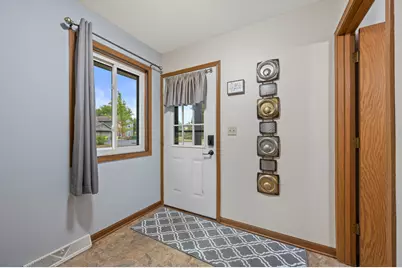 801 S Imperial Dr, Hartland, WI 53029 - Photo 6