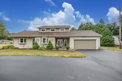 S94W14409  Groveway Ln, Muskego, WI 53150 - Photo 2