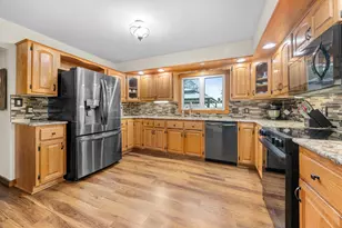 S94W14409 Groveway Ln, Muskego, WI 53150 - Photo 10
