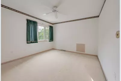 N21W24178  Dorchester Dr #1D, Pewaukee, WI 53072 - Photo 12