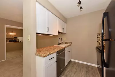 3935 S 84th St #4, Greenfield, WI 53228 - Photo 14