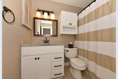 3935 S 84th St #4, Greenfield, WI 53228 - Photo 4