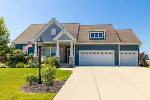 8211 W Highlander Dr, Mequon, WI 53097 - Photo 2