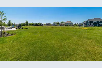 8211 W Highlander Dr, Mequon, WI 53097 - Photo 28