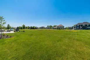 8211 W Highlander Dr, Mequon, WI 53097 - Photo 28