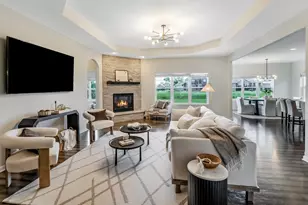 8211 W Highlander Dr, Mequon, WI 53097 - Photo 4
