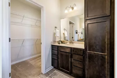 8211 W Highlander Dr, Mequon, WI 53097 - Photo 12