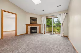 842 Evergreen Dr, Hartford, WI 53027 - Photo 4