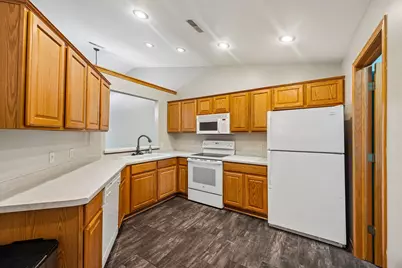 842  Evergreen Dr #1, Hartford, WI 53027 - Photo 10