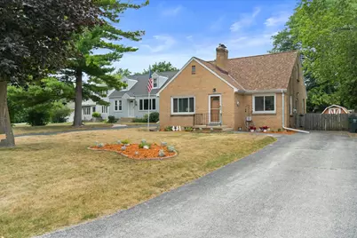 13706 W Meadow Ln, New Berlin, WI 53151 - Photo 32