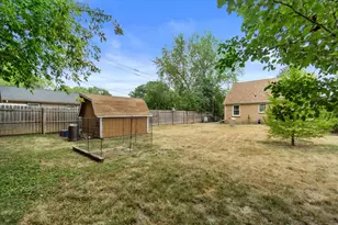 13706 W Meadow Ln, New Berlin, WI 53151 - Photo 22