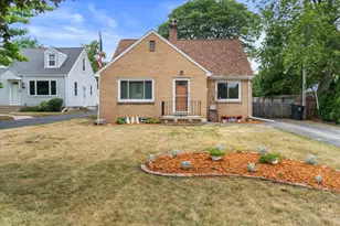 13706 W Meadow Ln, New Berlin, WI 53151 - Photo 30