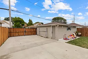 3569 S 14th St, Milwaukee, WI 53221 - Photo 26