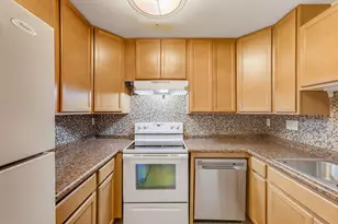 6100 W Stone Hedge Dr, Greenfield, WI 53220 - Photo 8