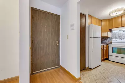 6100 W Stonehedge Dr #365D, Greenfield, WI 53220 - Photo 12