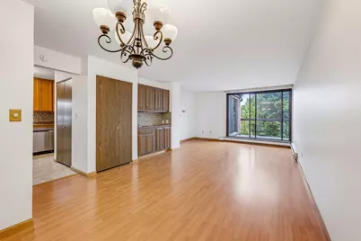 6100 W Stonehedge Dr #365D, Greenfield, WI 53220 - Photo 4