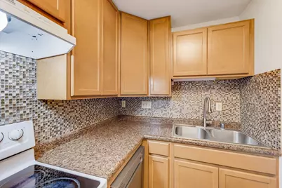 6100 W Stonehedge Dr #365D, Greenfield, WI 53220 - Photo 8
