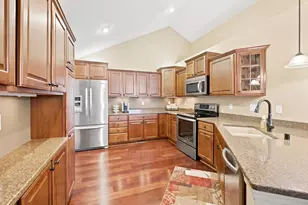 W250N4997 William Dr, Sussex, WI 53072 - Photo 10