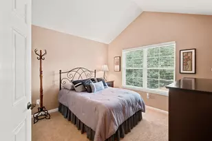 W250N4997 William Dr, Sussex, WI 53072 - Photo 18