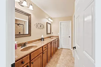 W250N4997  William Dr, Sussex, WI 53072 - Photo 16