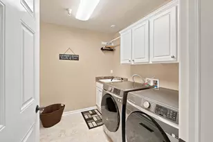 W250N4997 William Dr, Sussex, WI 53072 - Photo 20