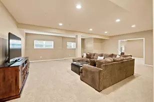 W250N4997 William Dr, Sussex, WI 53072 - Photo 22
