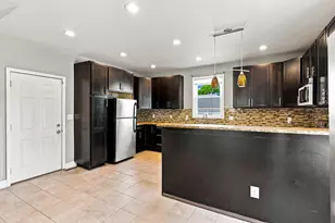 730 Park Ave, Racine, WI 53403 - Photo 12