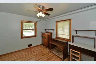 2207  Illinois St, Racine, WI 53405 - Photo 12