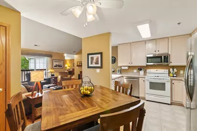 4731 S Hunter Ln, New Berlin, WI 53151 - Photo 4