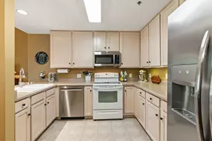 4731 S Hunter Ln, New Berlin, WI 53151 - Photo 6