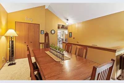 4731 S Hunter Ln, New Berlin, WI 53151 - Photo 10