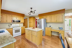 688 W Hickory Ln, Saukville, WI 53080 - Photo 12