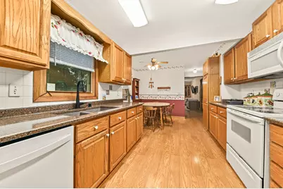 2420  Saratoga Rd, Waukesha, WI 53186 - Photo 4