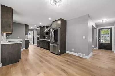 525 W Loos St, Hartford, WI 53027 - Photo 8